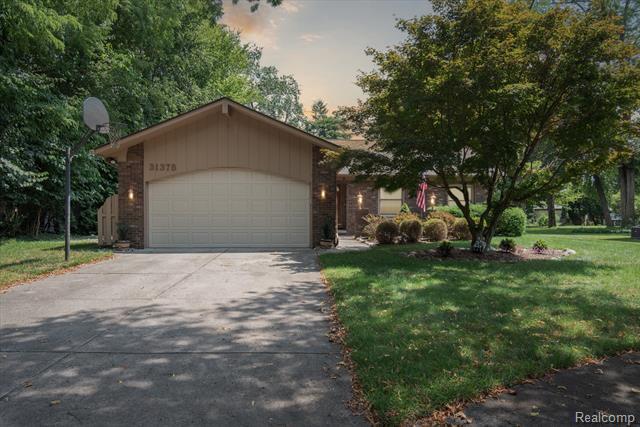 Property Photo: 31378 Hillbrook Street MI 48152