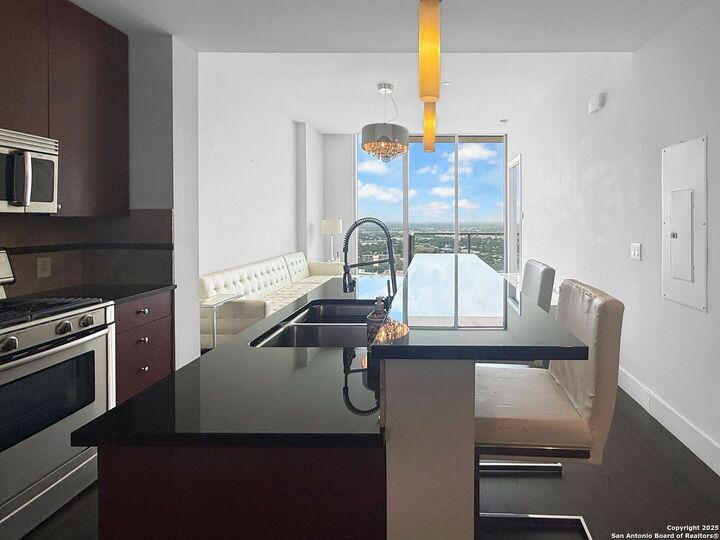 610 E Market 3213  San Antonio TX 78205 photo