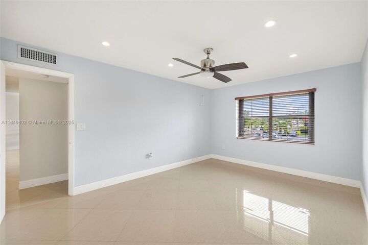 Property Photo: 10401 SW 108th Ave 243 FL 33176