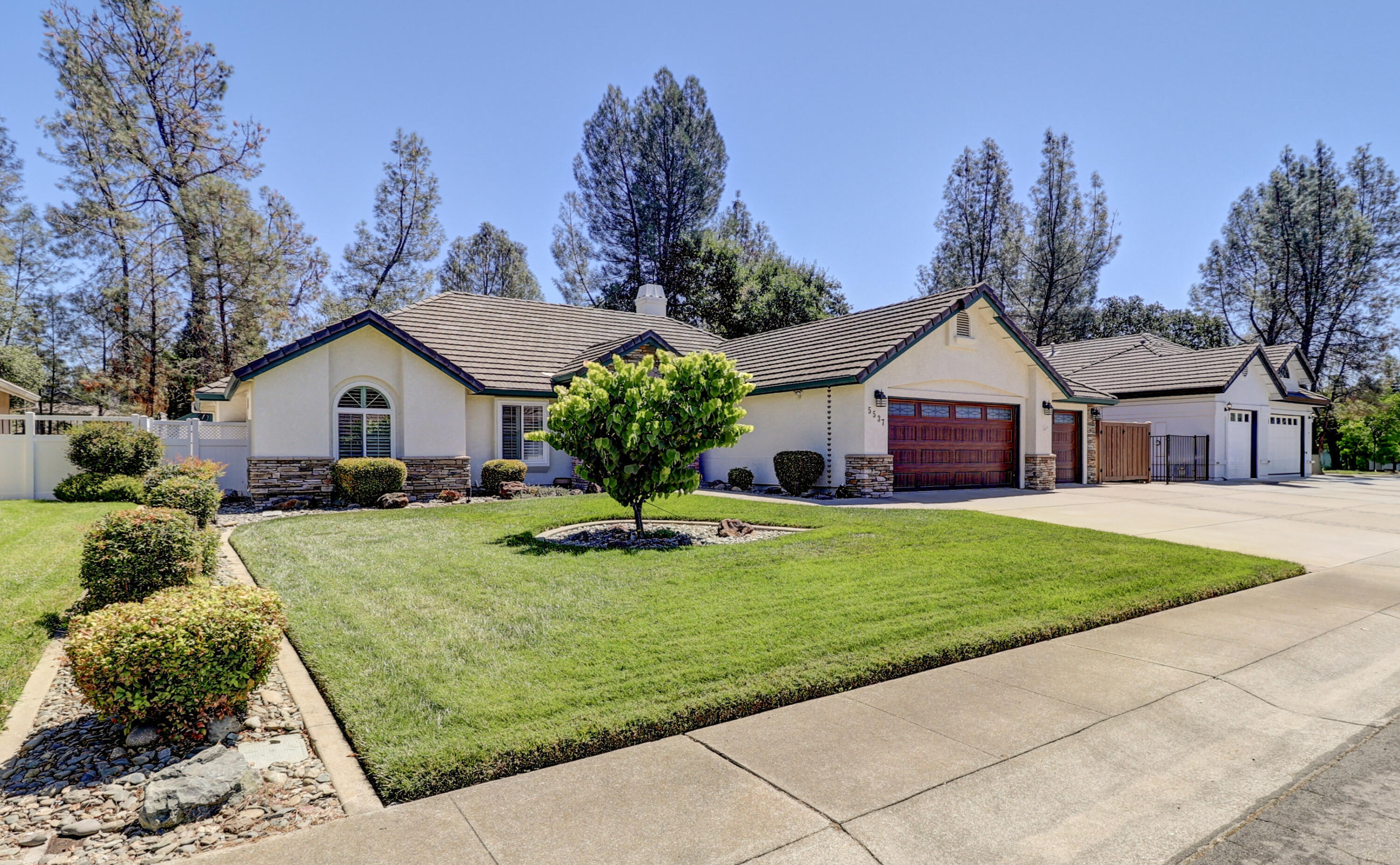 Property Photo: 5537 Indianwood Drive CA 96001