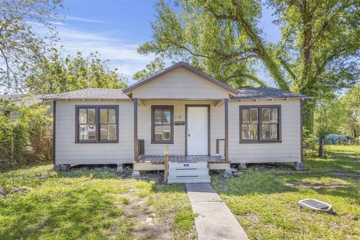 Property Photo: 718 Orange Street LA 70601