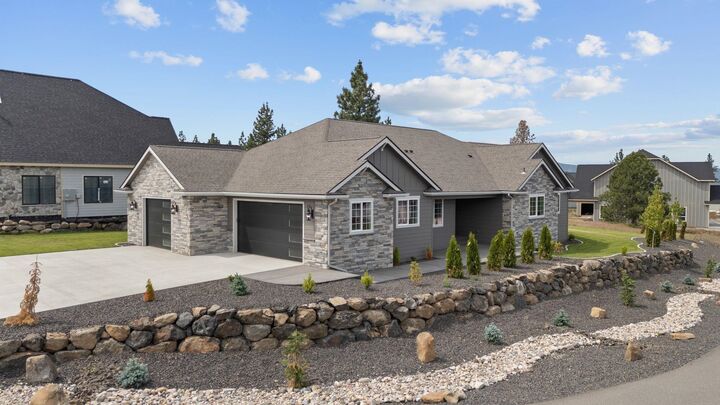 Property Photo:  2519 S Man O War Ln  WA 99037 
