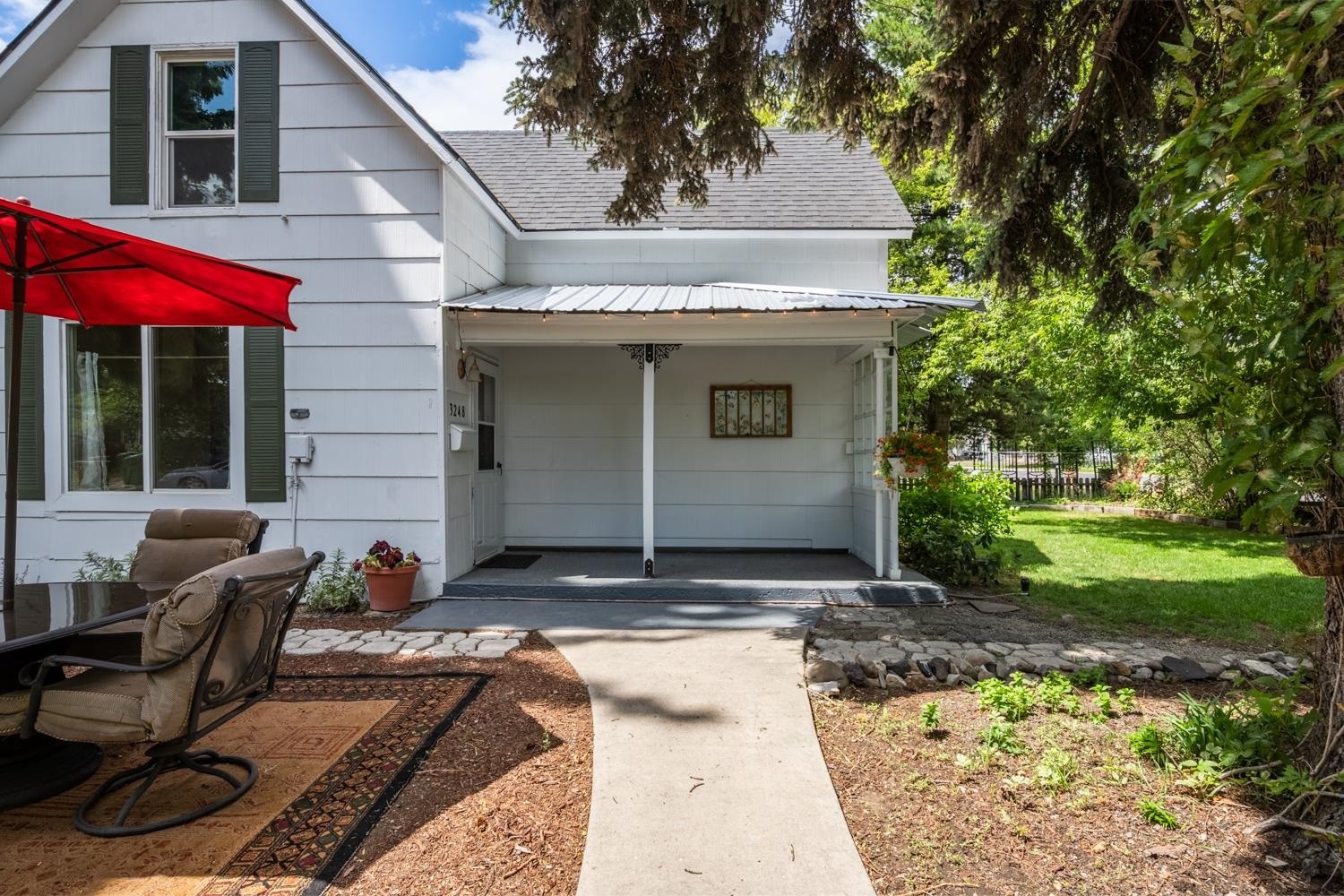Property Photo: 3248 E Hartson Ave WA 99202