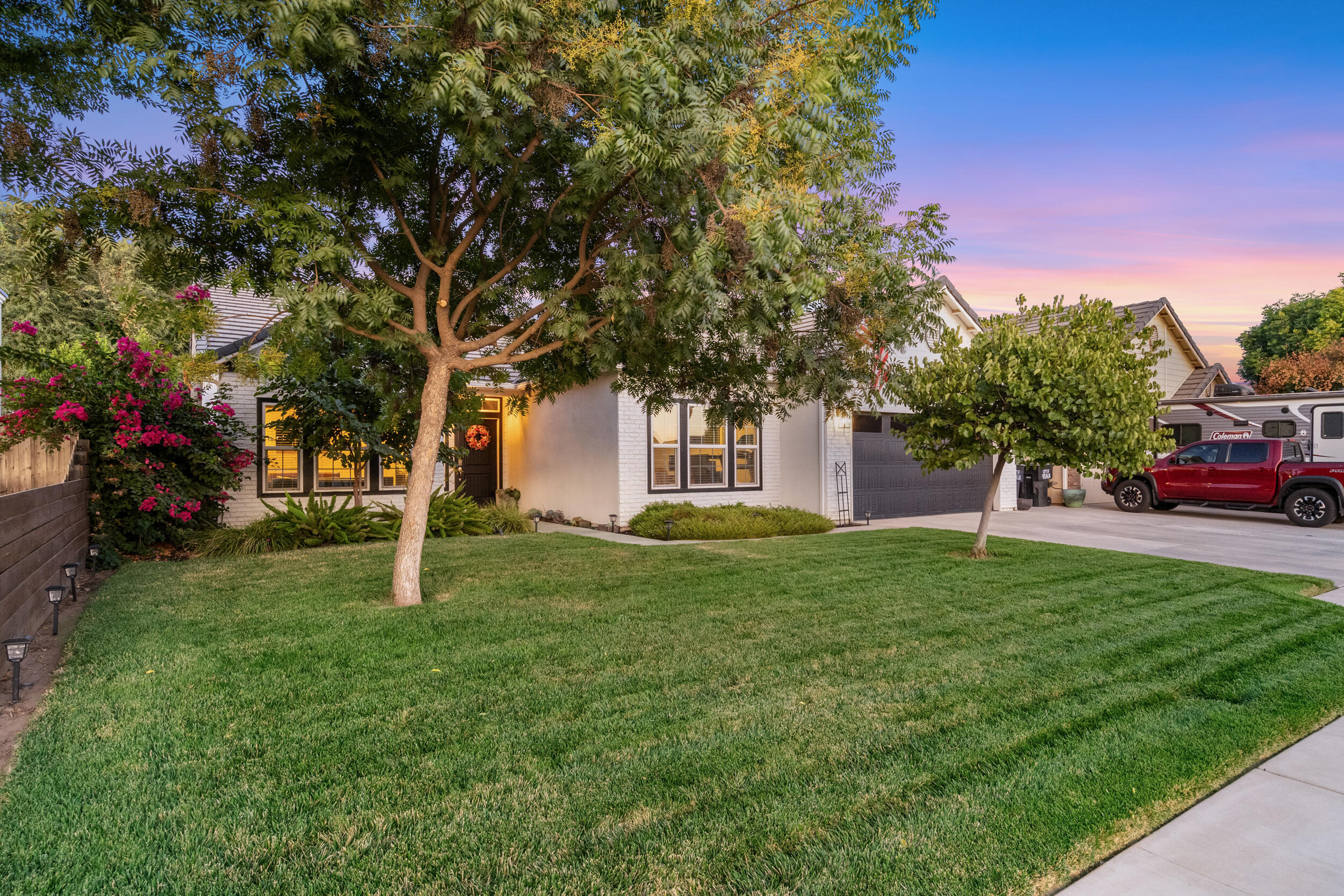 Property Photo: 1626 S Rio Linda Street CA 93292