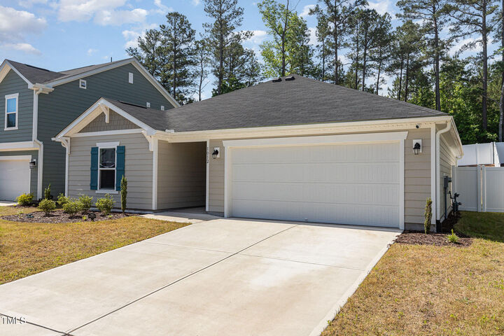 Property Photo:  1012 Ringhill Bluff Drive  NC 27704 