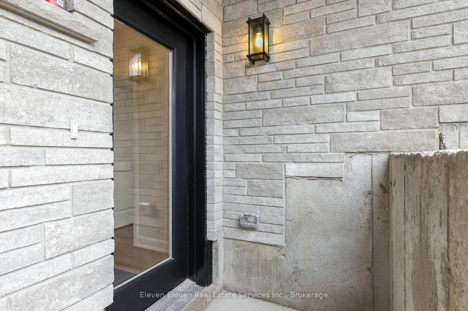 Property Photo: 440 Wellington Street E 13 ON N0G 2L2