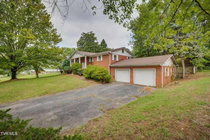 Property Photo: 125 Walker Street TN 37665
