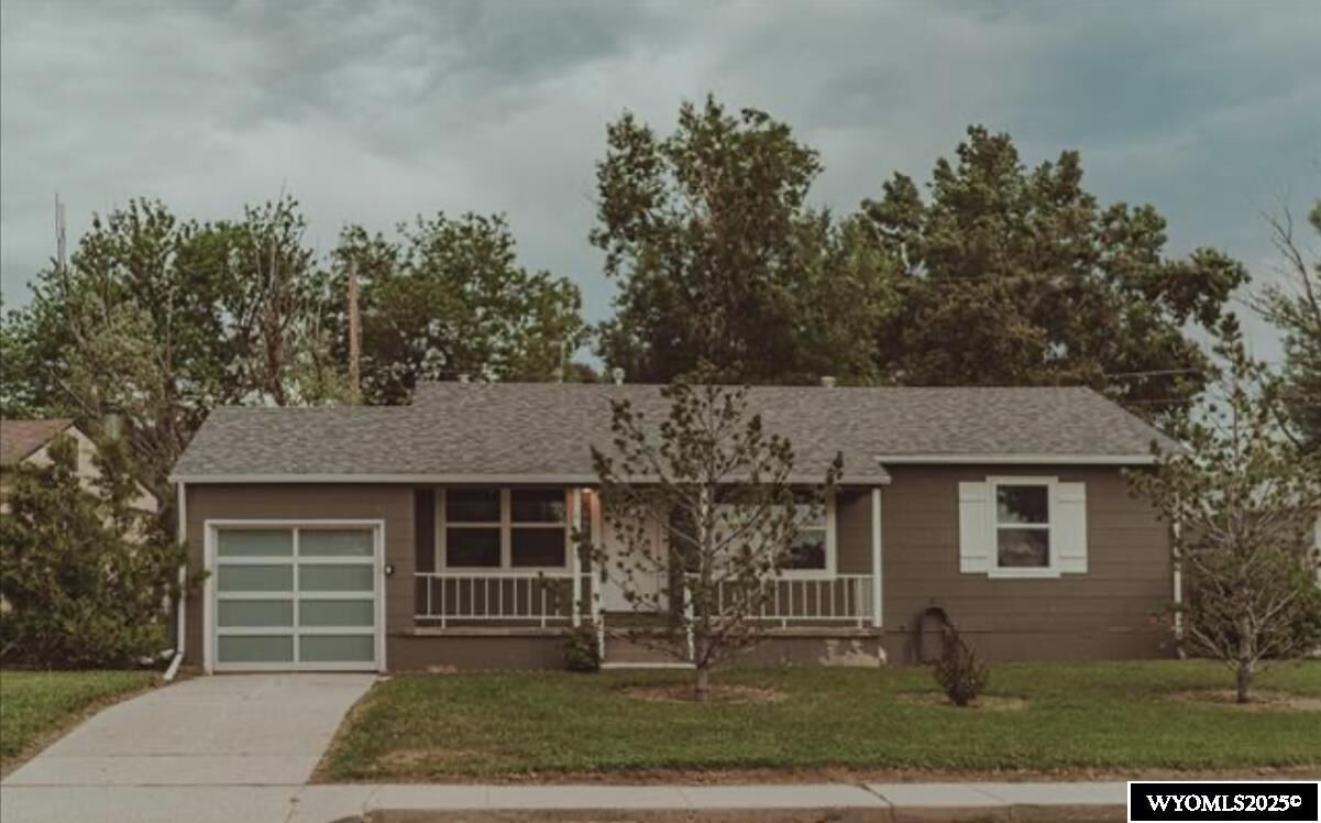 Property Photo: 1605 Hyview Avenue WY 82604