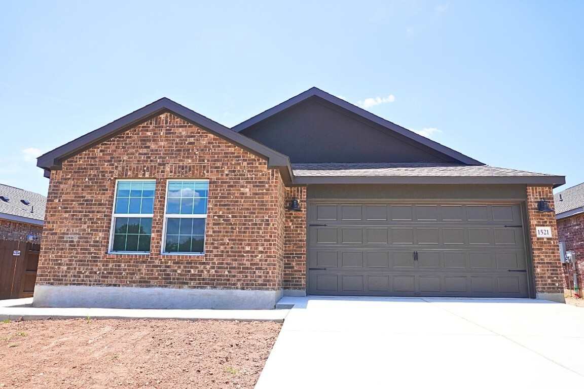 Property Photo: 1521 Boggy Creek Ranch Road TX 78628