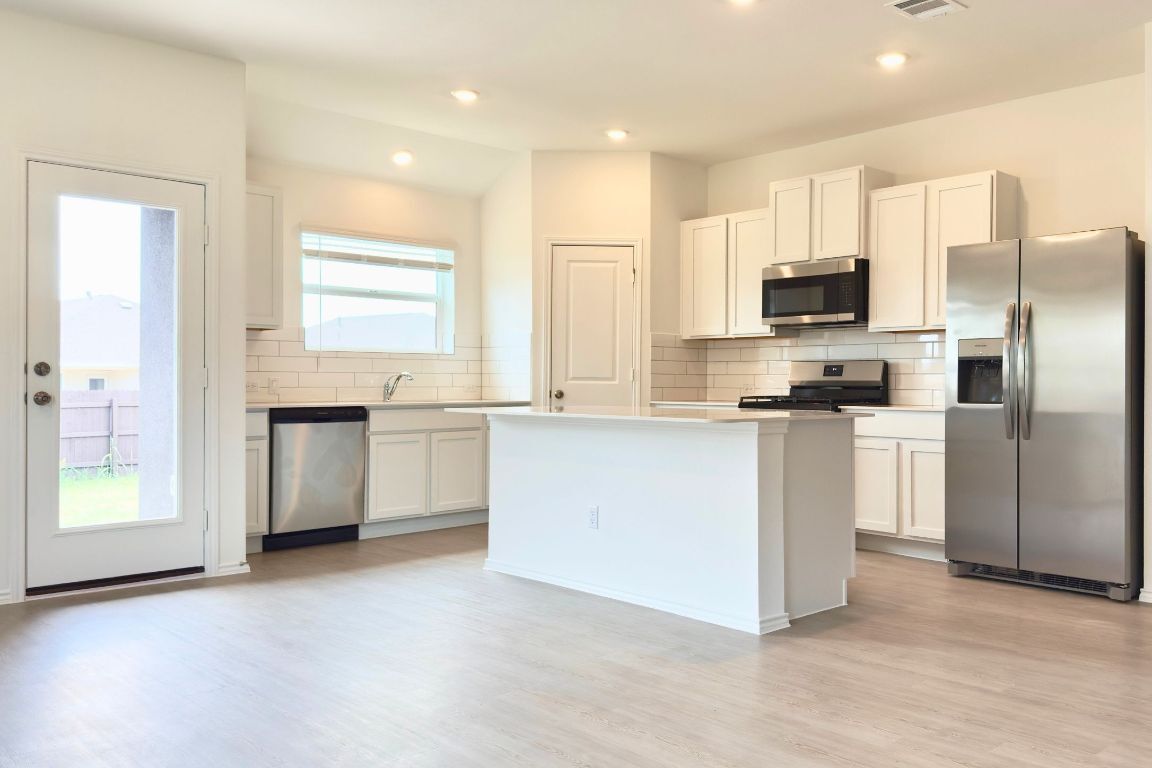 Property Photo: 1521 Boggy Creek Ranch Road TX 78628