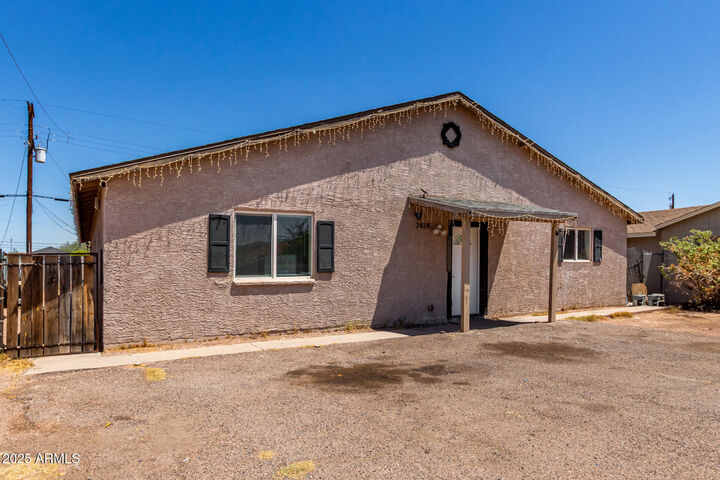 Property Photo:  2828 E Chipman Road  AZ 85040 