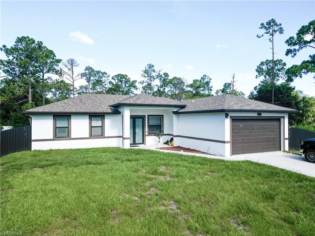 Property Photo: 1005 Moore Ave FL 33972