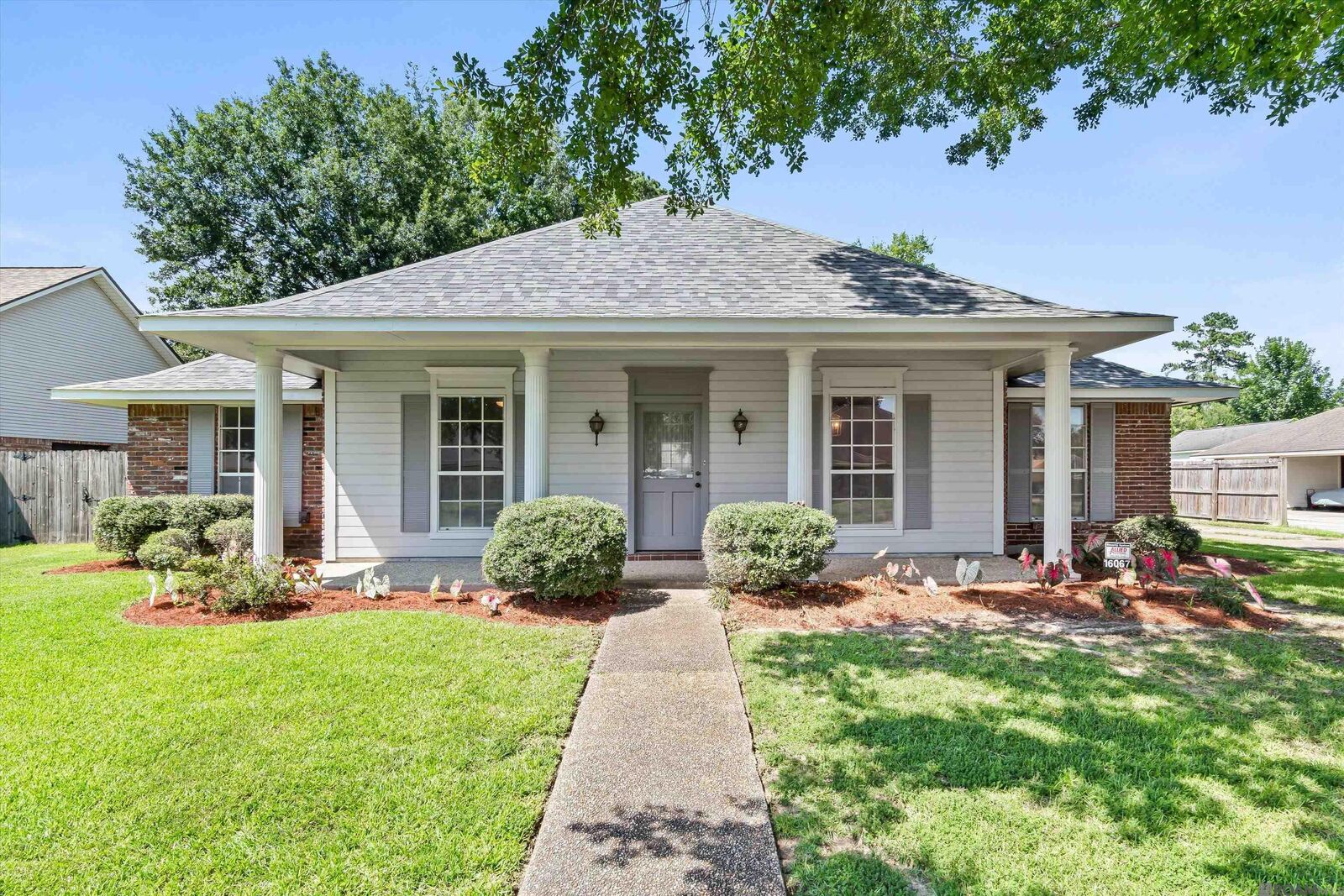 Property Photo: 16067 Chantilly Ave LA 70817