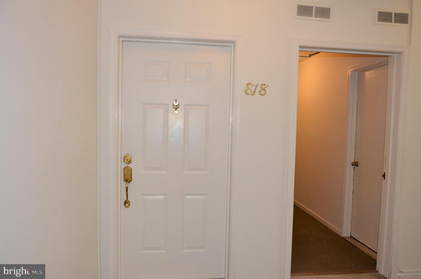 Property Photo: 818 Roundtree Pl NJ 08648