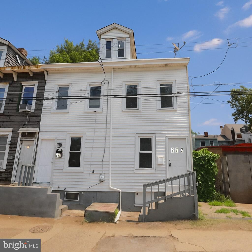 Property Photo:  270 Hills Place 272  NJ 08611 