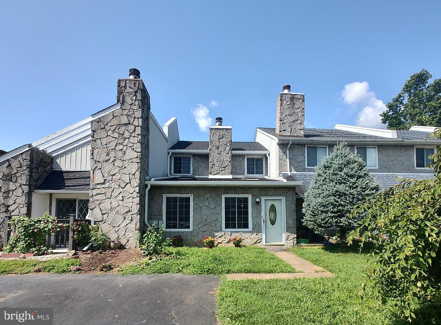 Property Photo: 1724 Nathaniel Drive PA 19116