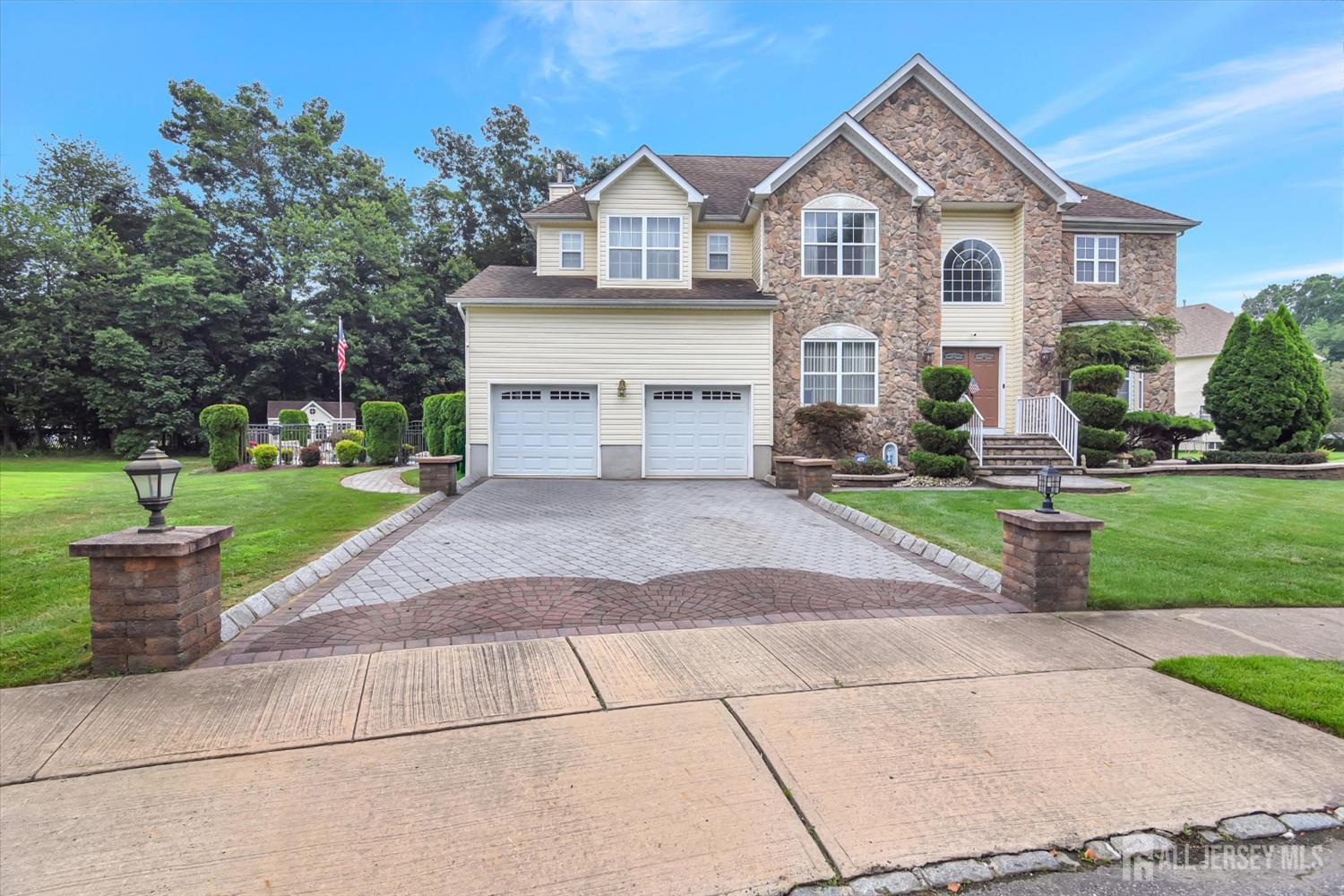 Property Photo: 6 Markham Circle NJ 08857