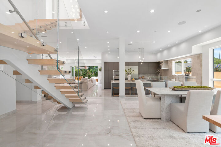 Property Photo:  11622 Charnock Rd  CA 90066 