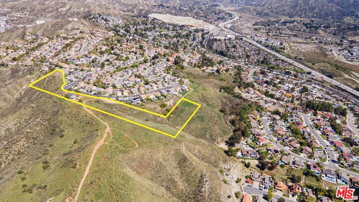 Property Photo:  17366 Sierra Hwy  CA 91351 