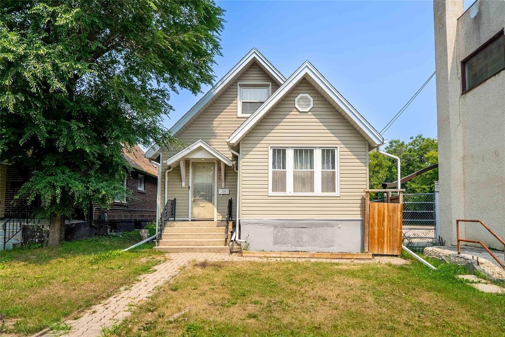 Photo de la propriété:  311 Machray Avenue  MB R2W 1A3 