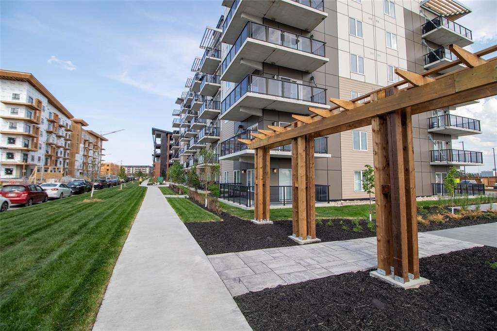 Property Photo: 635 Ballantrae Drive MB R3T 6K4
