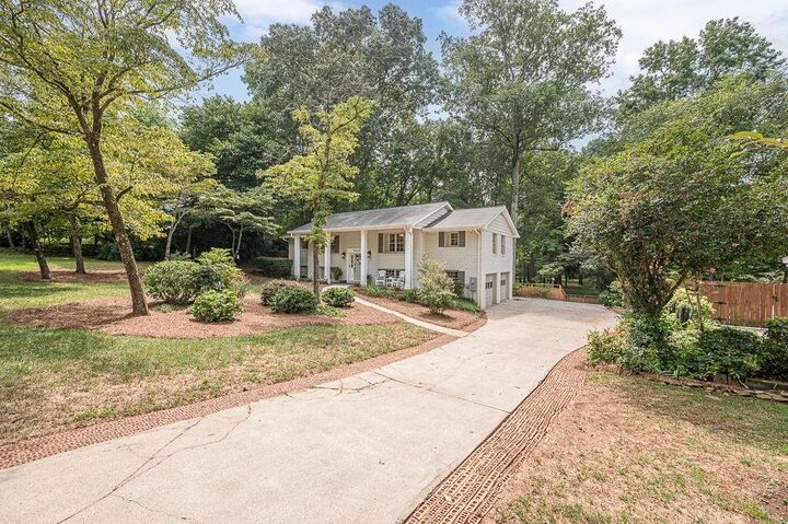 Property Photo: 9830 La View Circle GA 30075