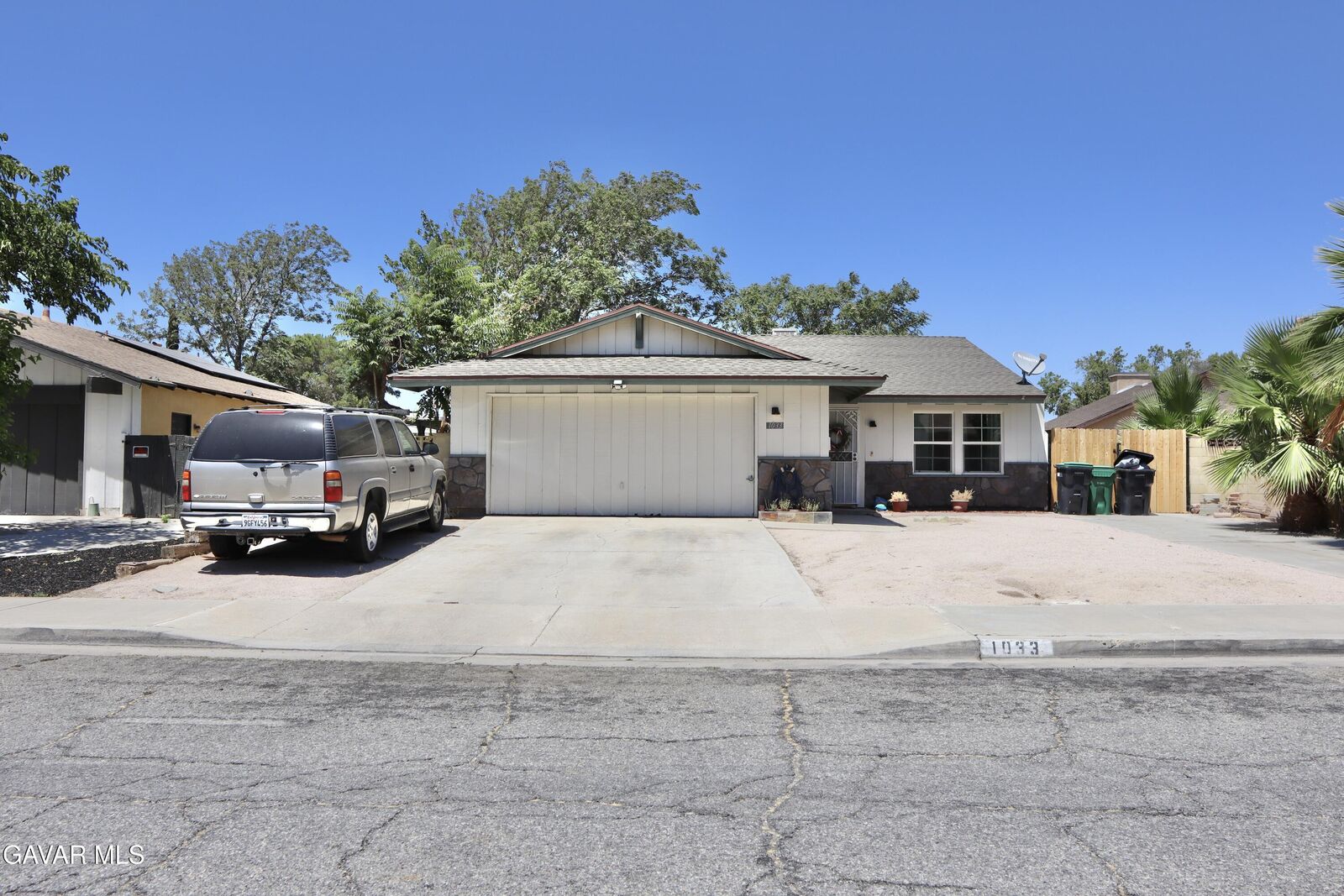 Property Photo:  1033 Caperton St.  CA 93535 