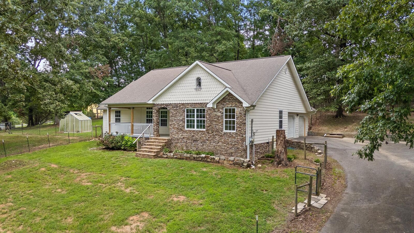 Property Photo:  1814 Hudlow Loop Road  TN 37327