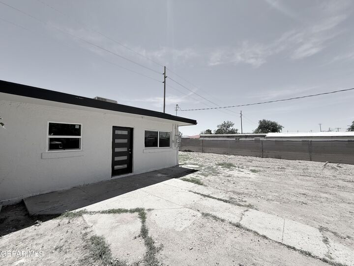 Property Photo: 1921 E San Antonio Avenue TX 79901