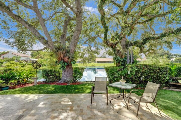 Property Photo:  6130 Portsmouth Ln  FL 33331 