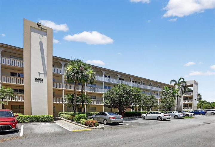 Property Photo:  2403 Antigua Cir B2  FL 33066 