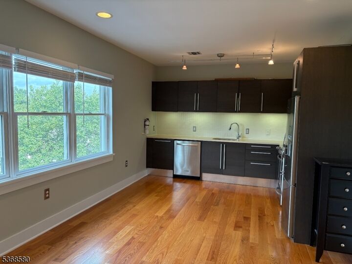 Property Photo:  268 Main St, Unit 1  NJ 07940 