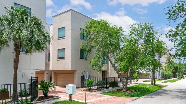731 Reinerman Street  Houston TX 77007 photo