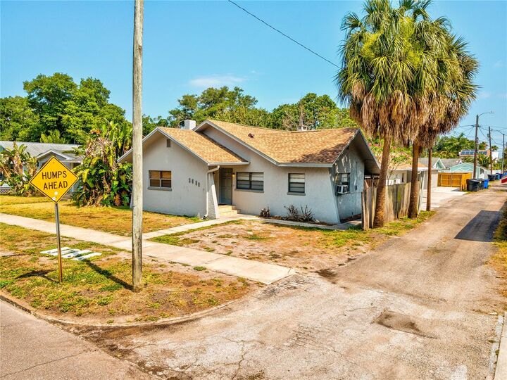 Property Photo: 1029 26th Avenue N FL 33704