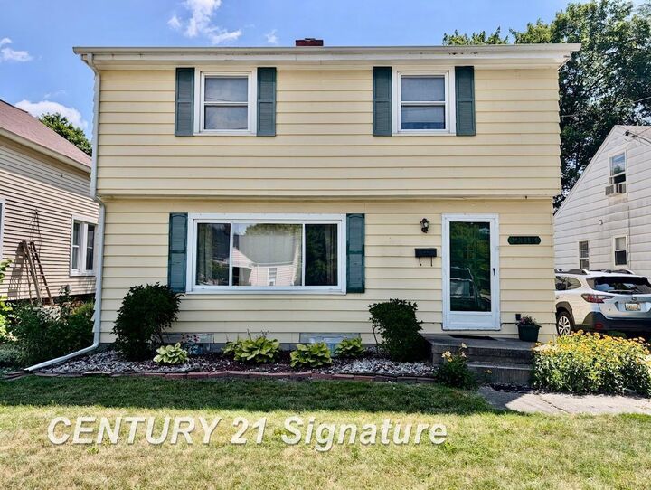 2318 N Charles Street  Saginaw MI 48602 photo