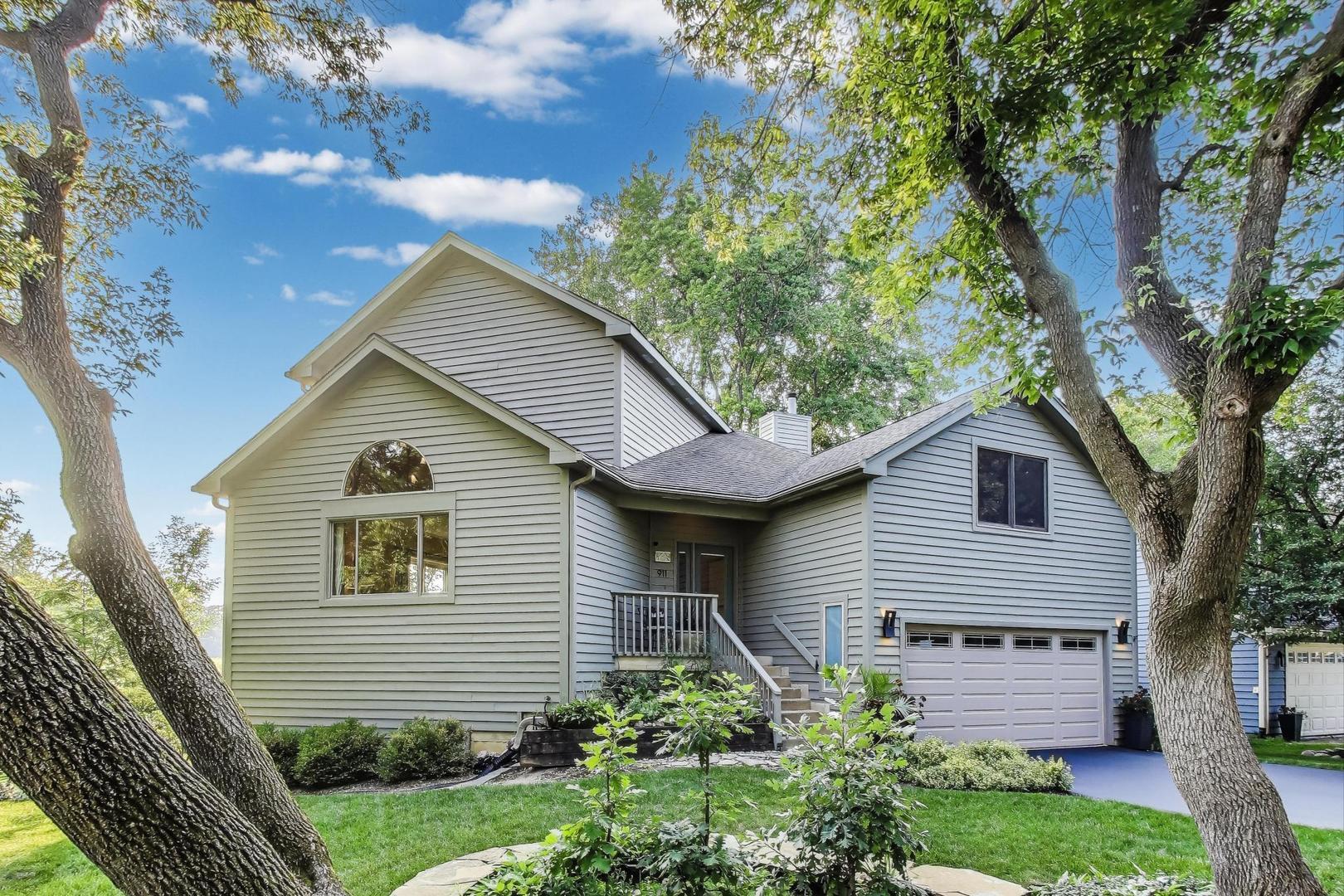 Property Photo: 911 Woodland Road IL 60084