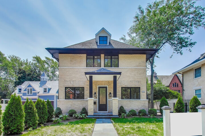 318 Greenleaf Street  Evanston IL 60202 photo