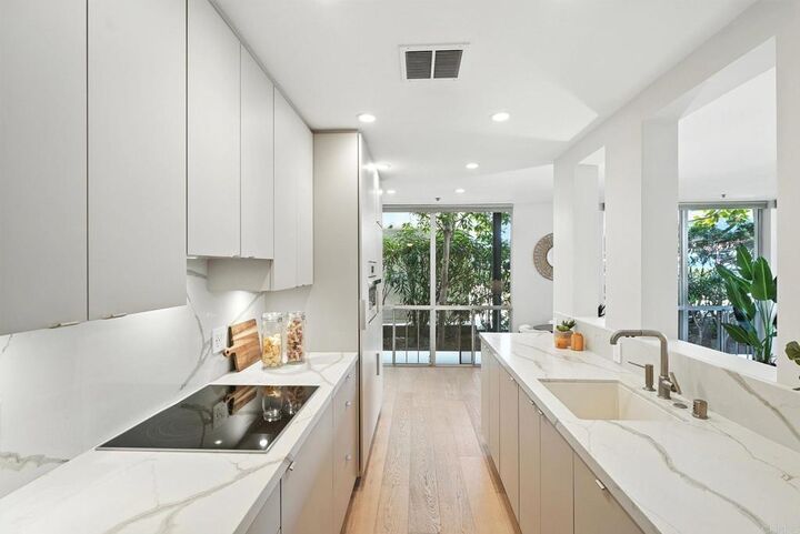 Property Photo:  800 Prospect Street 1F  CA 92037 