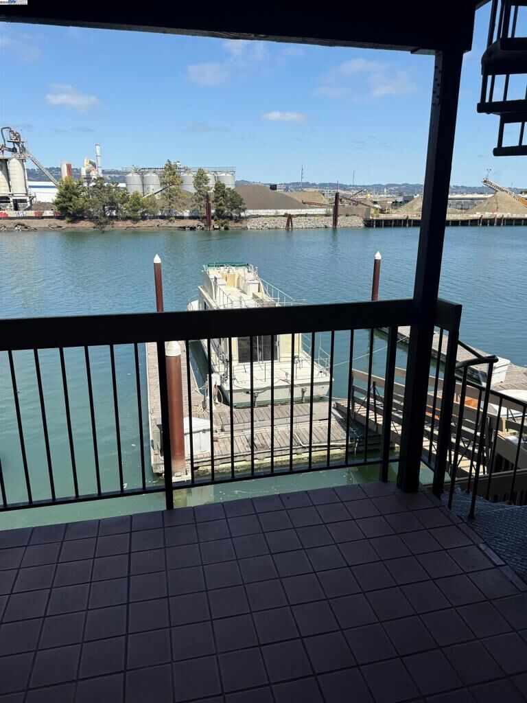 Property Photo:  2022 High St A  CA 94501 
