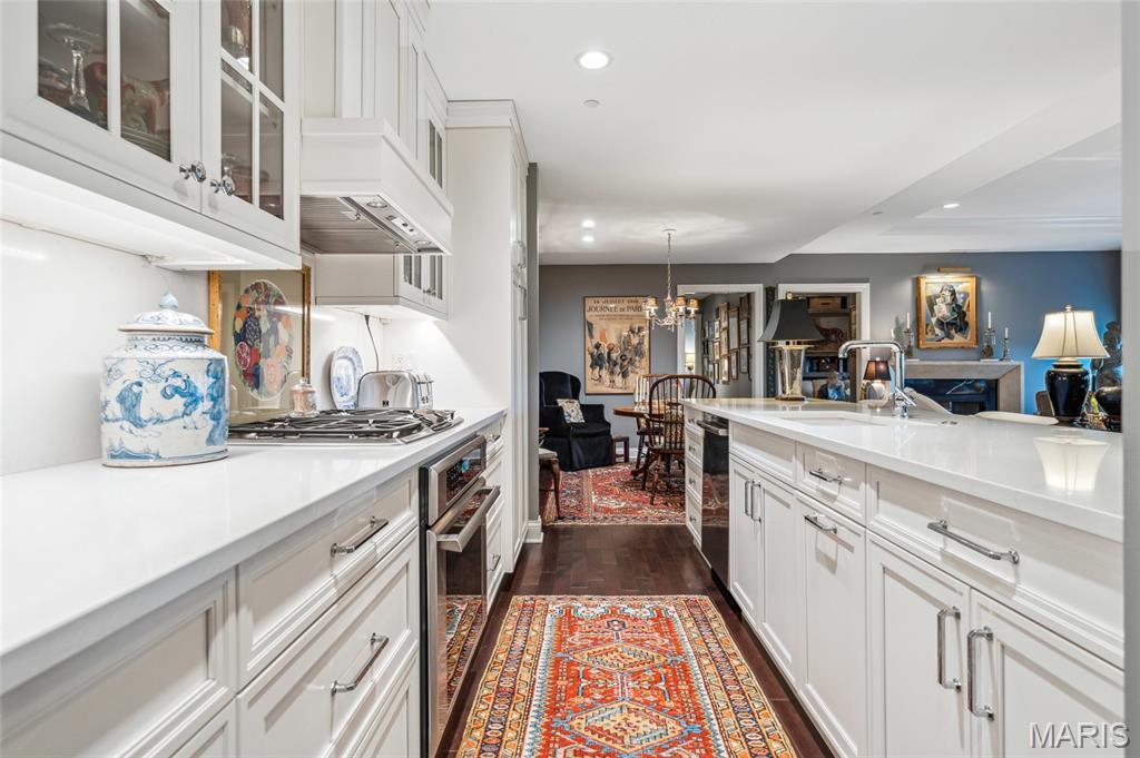 Property Photo: 232 N Kingshighway Boulevard 906 MO 63108