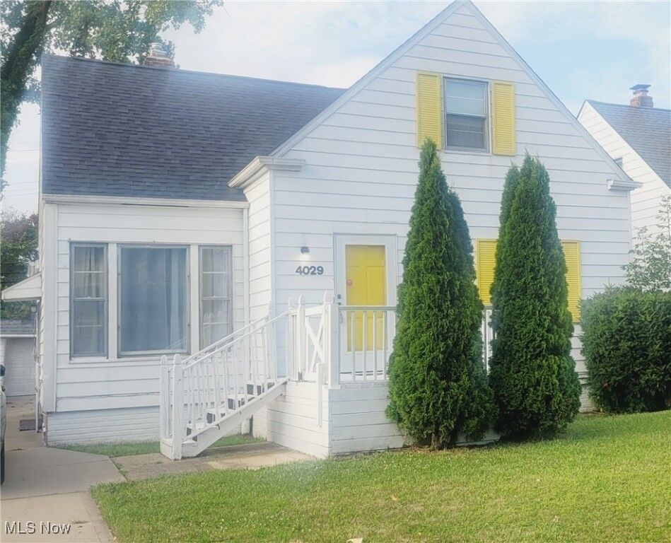 Property Photo: 4029 Stonehaven Road OH 44121