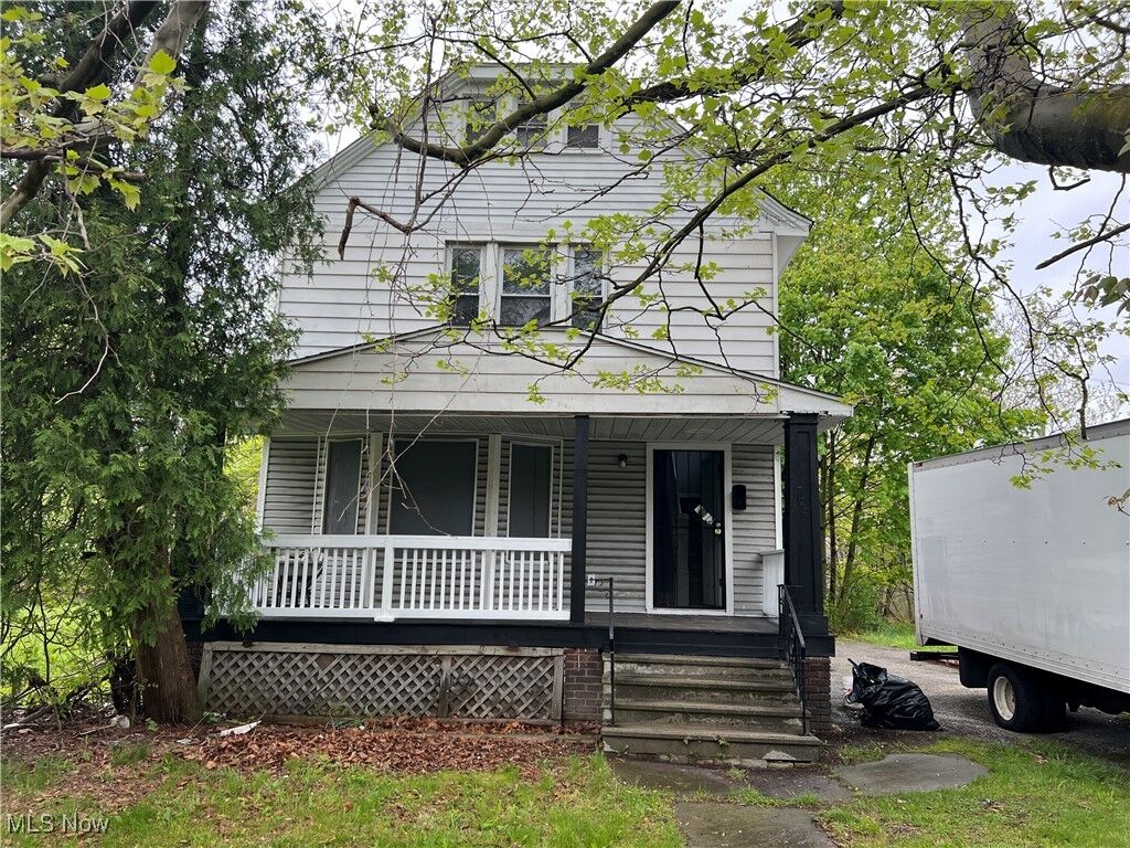 Property Photo:  724 E 133rd Street  OH 44110