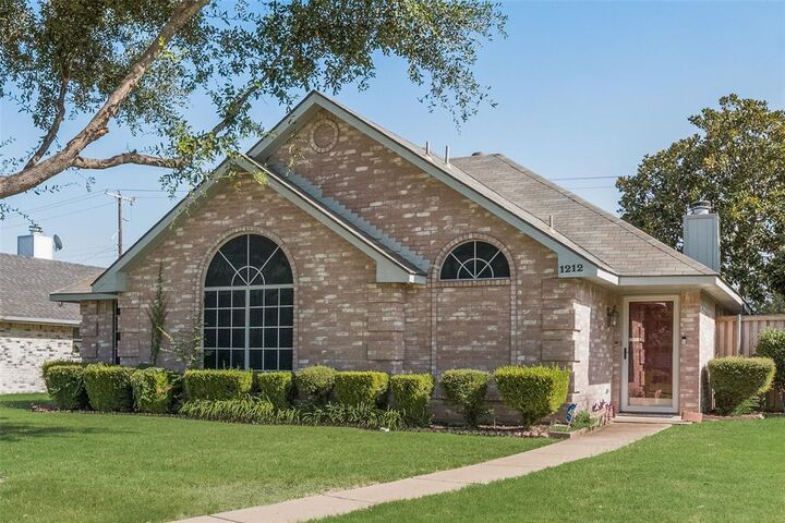 Photo de la propriété: 1212 Old Knoll Drive TX 75098