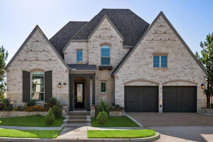 Property Photo:  1910 Woodland Skipper Way  TX 76005 