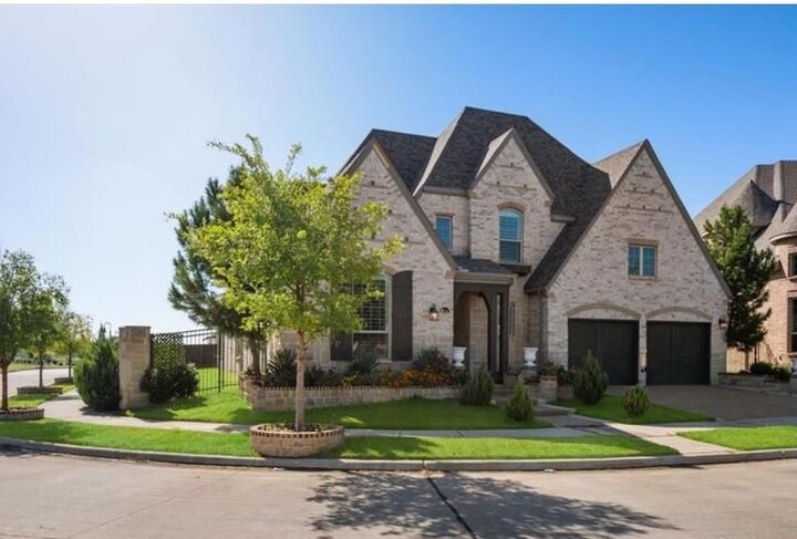 Property Photo:  1910 Woodland Skipper Way  TX 76005 