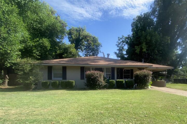 Property Photo:  707 Len Court  LA 71104 