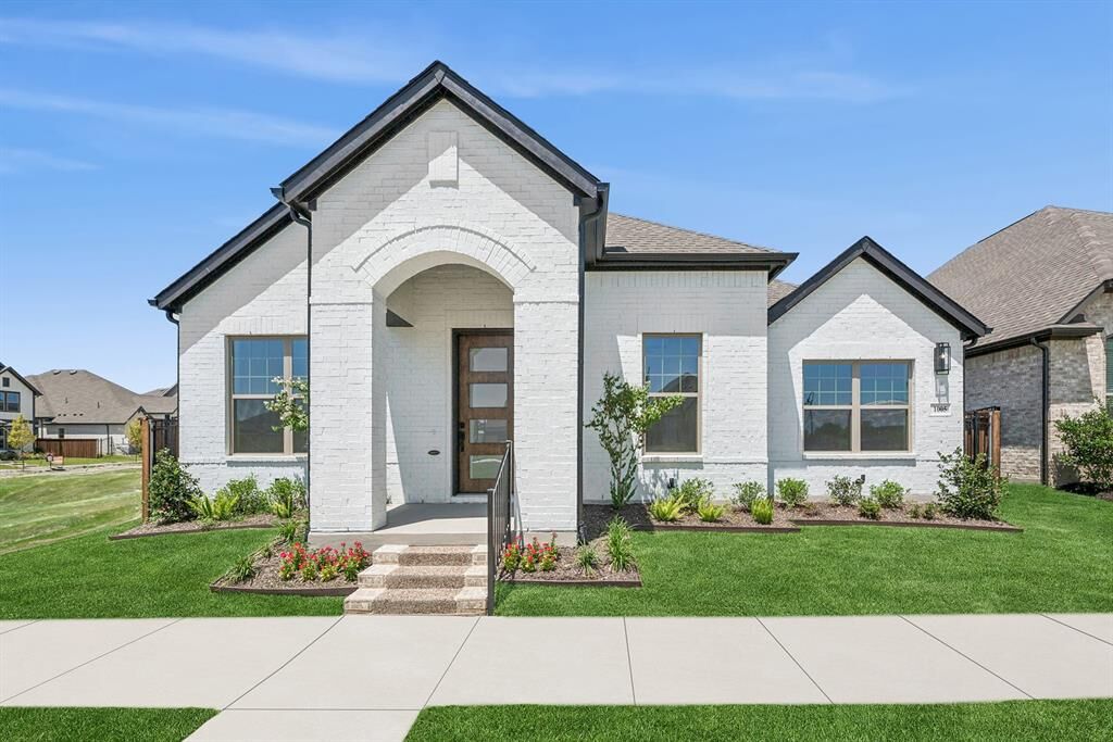 Property Photo:  1005 Peach Blossom Avenue  TX 76036 
