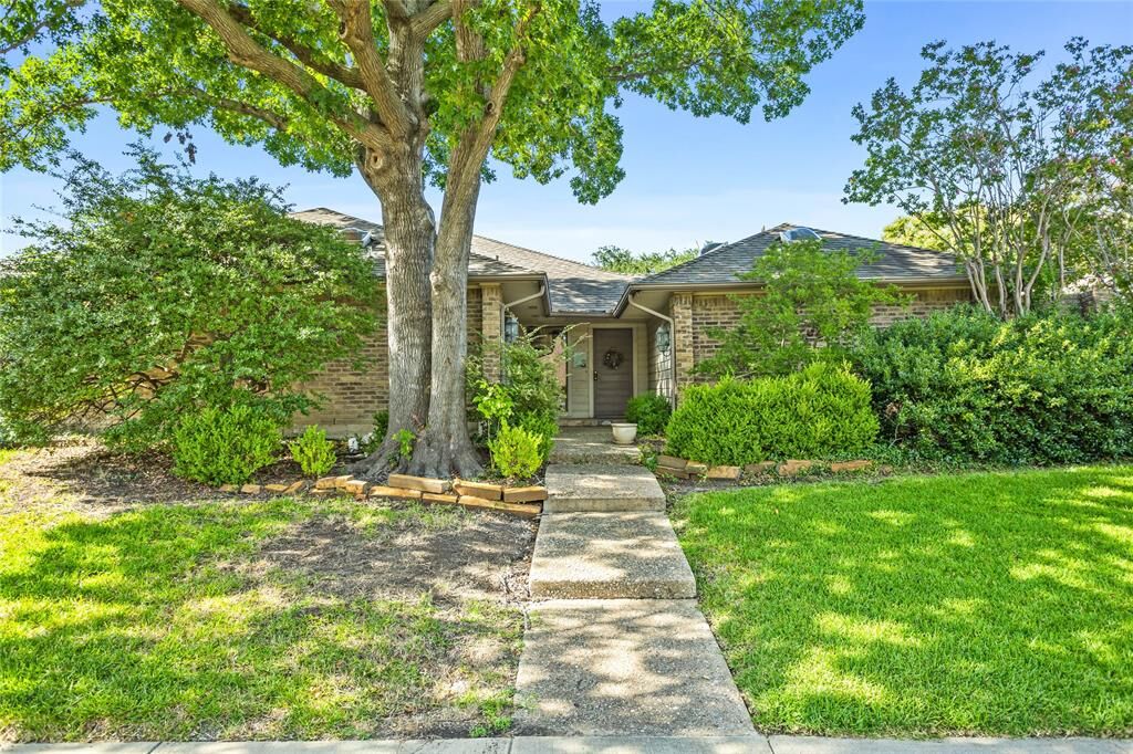 Property Photo: 6119 Yellow Rock Trail TX 75248