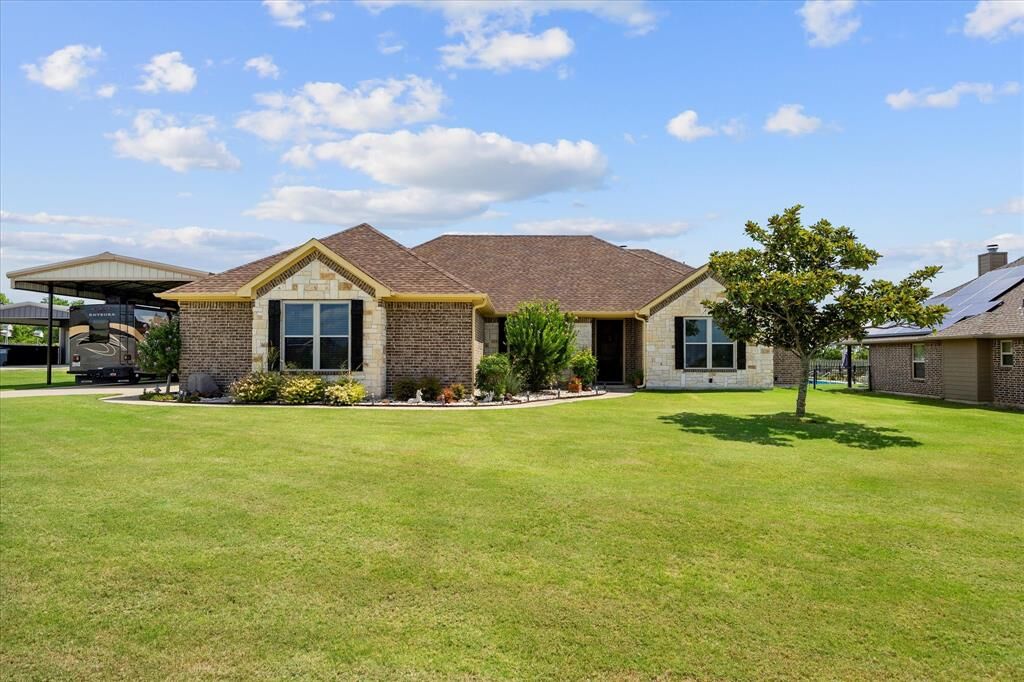 Property Photo: 509 Brooks Drive TX 75173