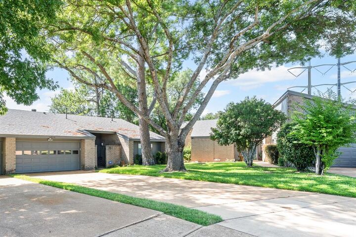 Property Photo: 1803 Eastwood Court TX 75050